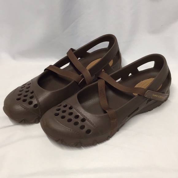 Sz 7 Skechers brown poolside or beach waterproof with velcro ribbons comfy! - Picture 1 of 12